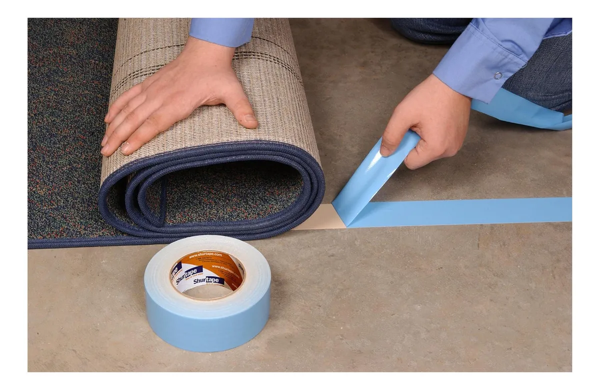 Shurtape DF545: Cinta Adhesiva Doble Cara para Alfombras - Fijación Extrema, Resistente al Desgarro, Fácil Aplicación y Remoción Limpia - Ideal para I