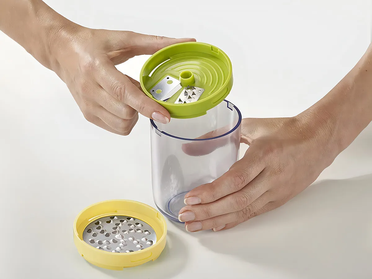 Rallador/Esparcidor de Queso Joseph Joseph: Rociador Manual para Queso, Diseño Ergonómico, Fácil Limpieza, Ideal para Espolvorear y Decorar Platillos