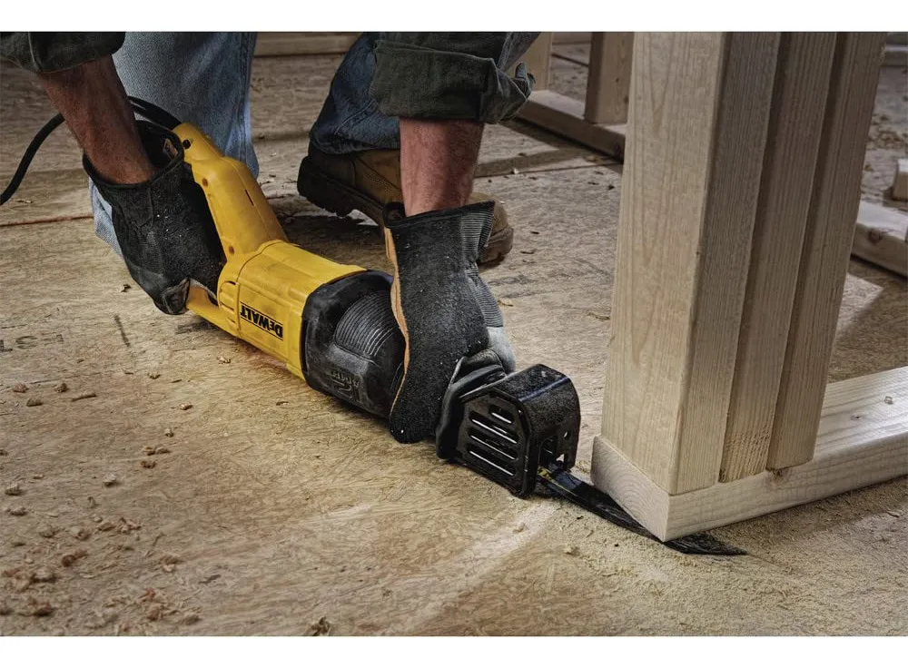 Sierra Sable Bosch 12 Amperios: Potencia Imparable, Corte Preciso a 2900 RPM con Gatillo de Velocidad Variable - Modelo RS20