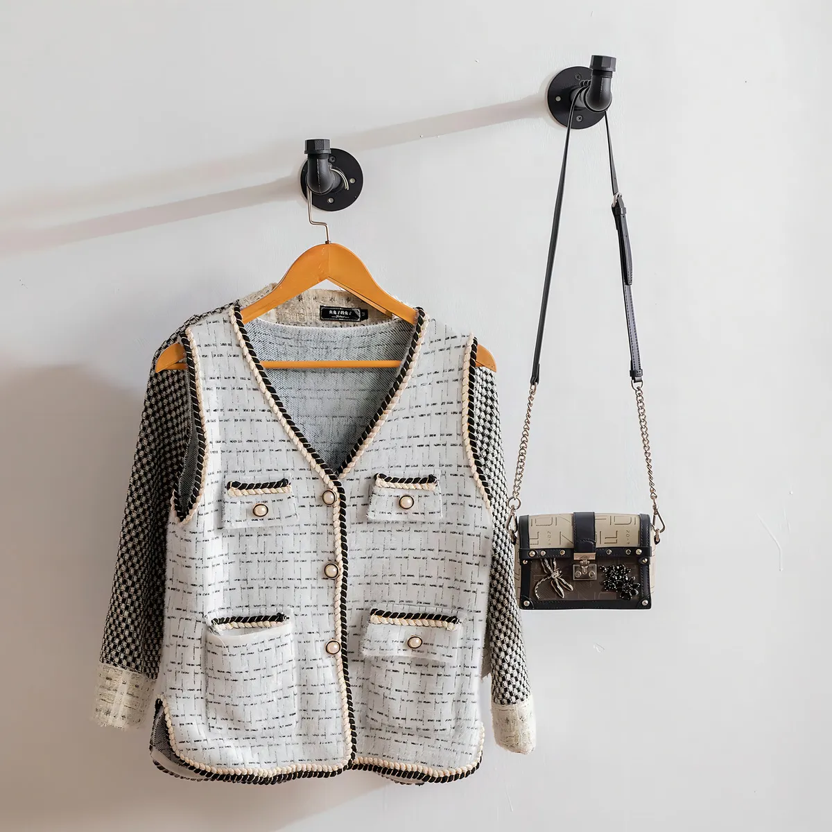 Barra Industrial de Ropa para Pared COLG: Modelo Premium en Acero Reforzado, Diseño Vintage y Capacidad Superior, Ideal para Tiendas y Hogar - ¡Resist