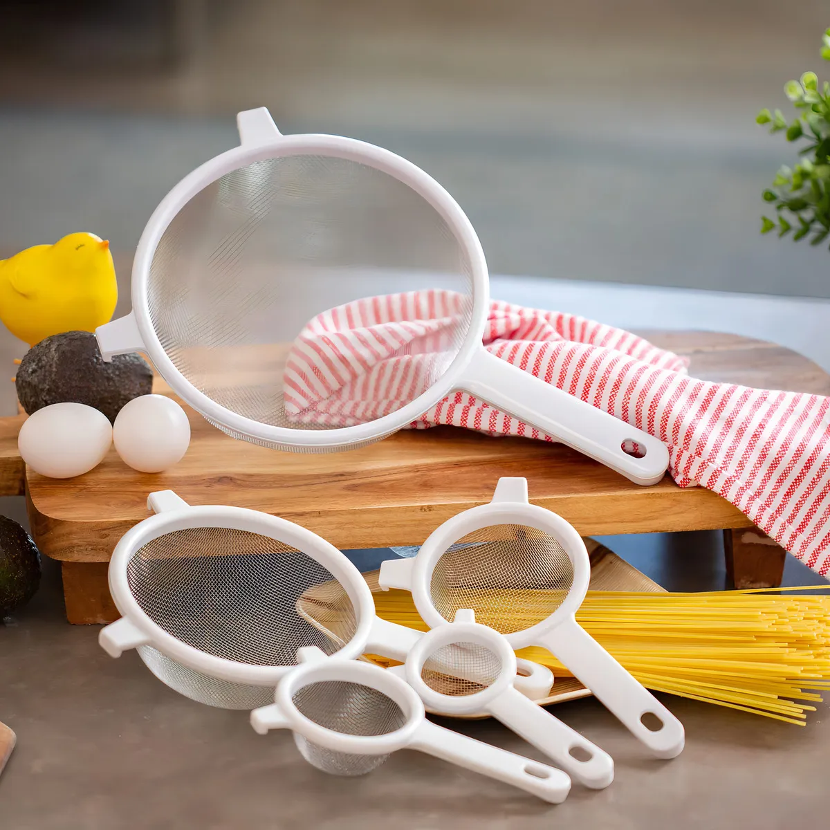 Colador Clásico de Malla Fina Truper 14454: Acero Inoxidable 7.6 cm Blanco, Perfecto para Cocina y Repostería. Durabilidad y Facilidad de Limpieza Gar