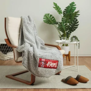 Cobija Sherpa Extra Suave con Logotipo NFL a Gran Escala - Marca Oficial [Marca del Equipo] - Ideal para el Hogar y Regalo - Modelo [Número de Modelo]