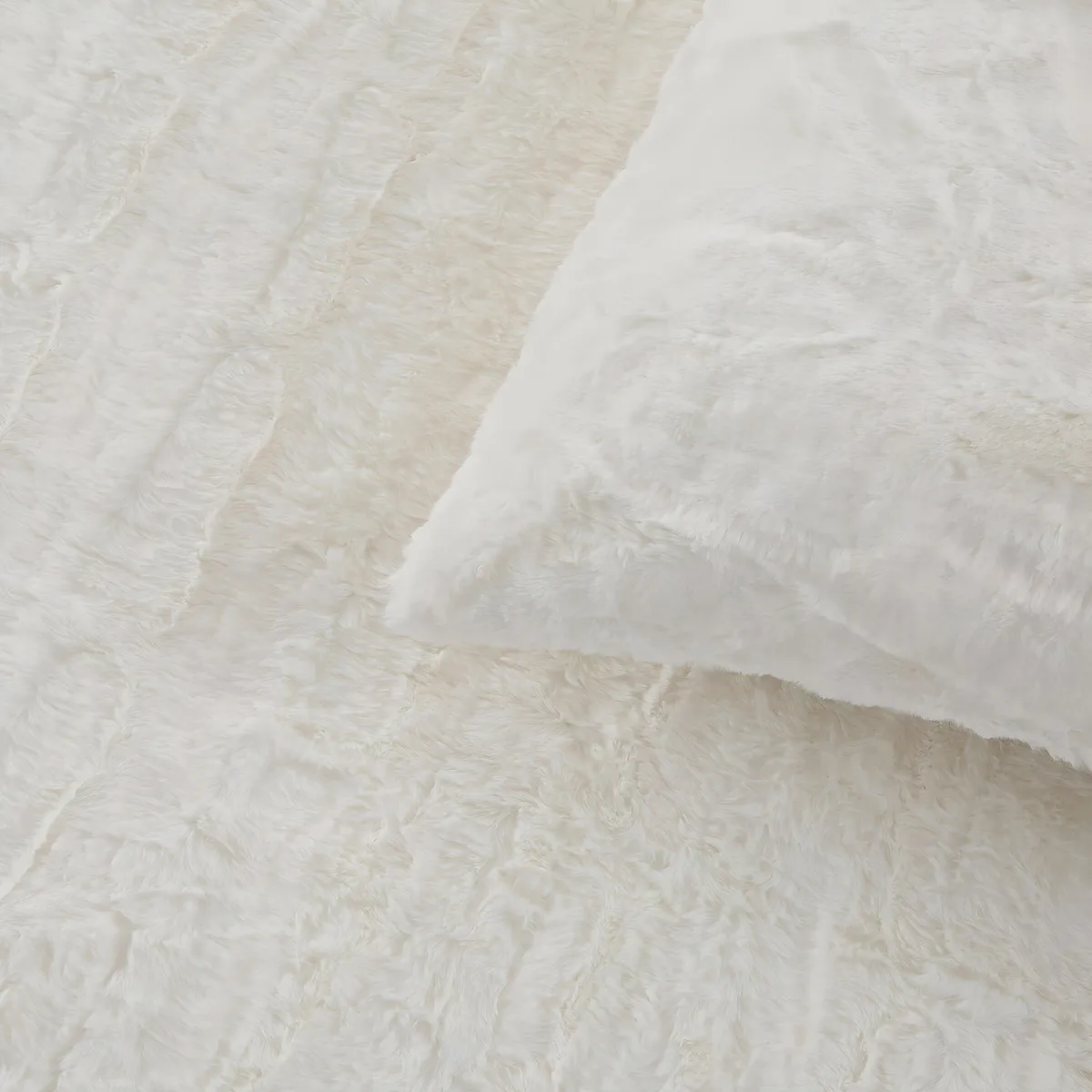 Cobertor King Size de Lujo: Edredón Nieve de Piel Sintética, Marca CozyDream, Extra Suave y Cálido. Ideal para Invierno, Diseño Elegante y Fácil Cuida