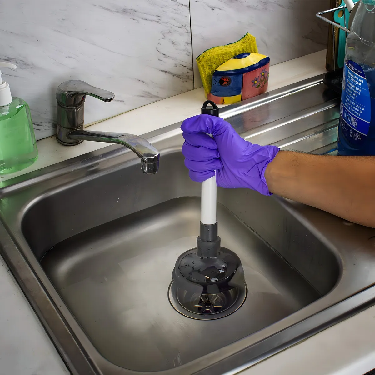 Émbolo Desatascador Doble Uso: Marca X - Modelo TurboClean 3000 | Kit Compacto para Inodoros y Fregaderos - Elimina Obstrucciones Fácilmente y Ahorra