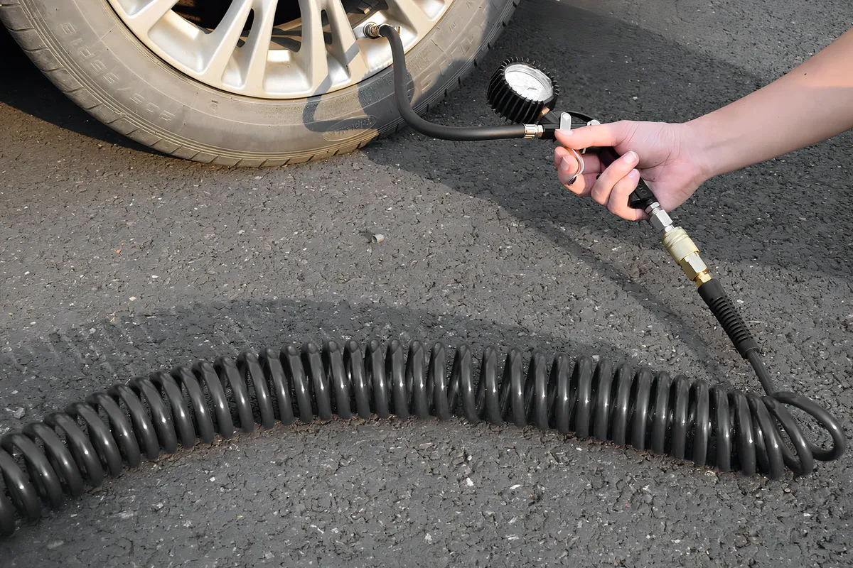 Manguera de Aire Poliuretano Truper 3/8" x 25 Pies: Máxima Durabilidad y Flexibilidad con Acoplador Rápido para Compresores, Ideal para Taller y Uso P