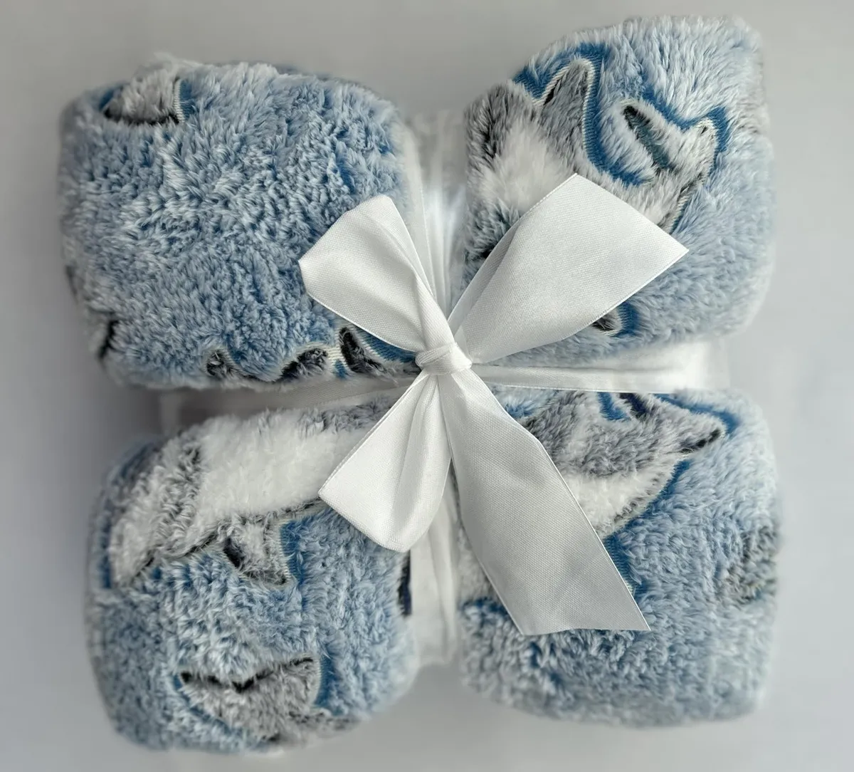 Cobija de Tiburón que Brilla en la Oscuridad - ¡Suavidad y Confort Máximos! Marca X-Dream, Modelo SH-100, Ideal para Niños y Adultos. Perfecta para No