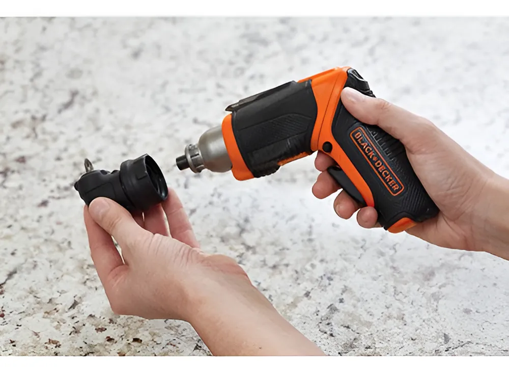 Destornillador Inalámbrico 4V MAX con Accesorio de Ángulo Recto - Marca DEWALT DCF680G2: Precisión y Versatilidad para Trabajos en Espacios Reducidos