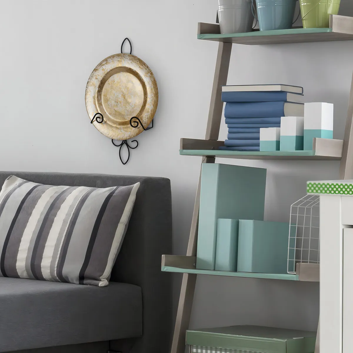 Perchero de Pared Metálico Negro 'Fijación Firme' - Marca 'Decorahogar': Elegancia Minimalista para Organización y Decoración. Soporte Robusto, Fácil