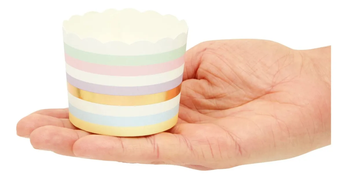 Moldeado Perfecto: 50 Forros Grandes para Magdalenas de 5.5 cm, Marca 'Hornear Con Amor', Diseño Antiadherente, Horno Seguro, Ideales para Repostería