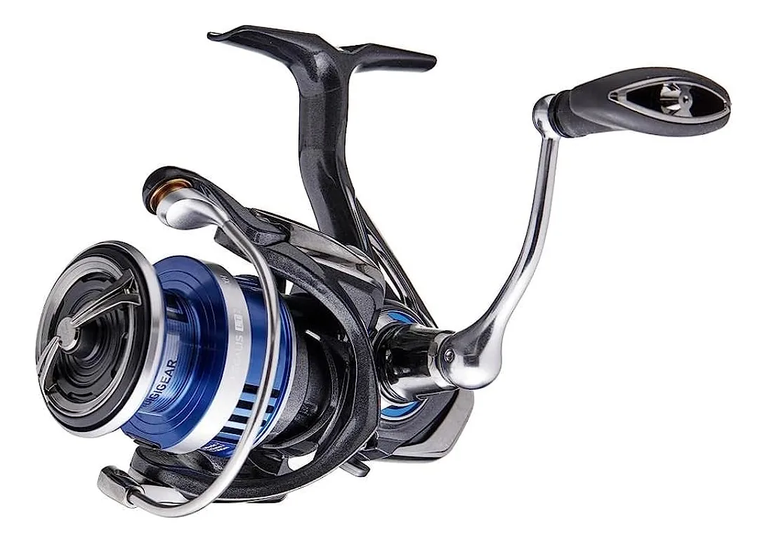 Carrete de Spinning Daiwa Legalis LT 2000: Ligereza Extrema, Potencia y Suavidad para Pesca Deportiva - Diseño Japonés para Mayor Rendimiento