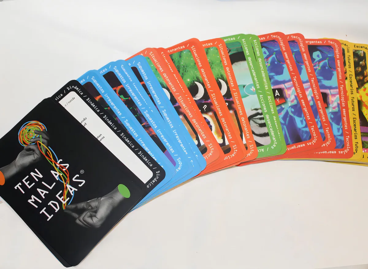 ¡Risas Aseguradas! Juego de Mesa Ten Malas Ideas Original, Edición Familiar: Desata la Diversión en Tus Reuniones con Preguntas Inolvidables y Momento