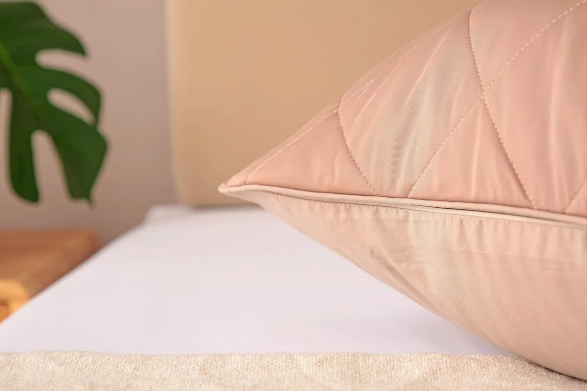 Funda Acolchada para Almohada de Cuerpo Individual SleepJoy® con Cierre: Confort Premium, Transpirable y Lavable a Máquina – Modelo Deluxe para Mayor