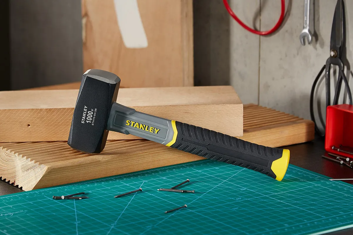 Martillo de Fibra de Vidrio Truper Pro 1000g: Herramienta Profesional para Construcción y Bricolaje | Mango Ergonómico, Cabeza de Acero Forjado, Durab