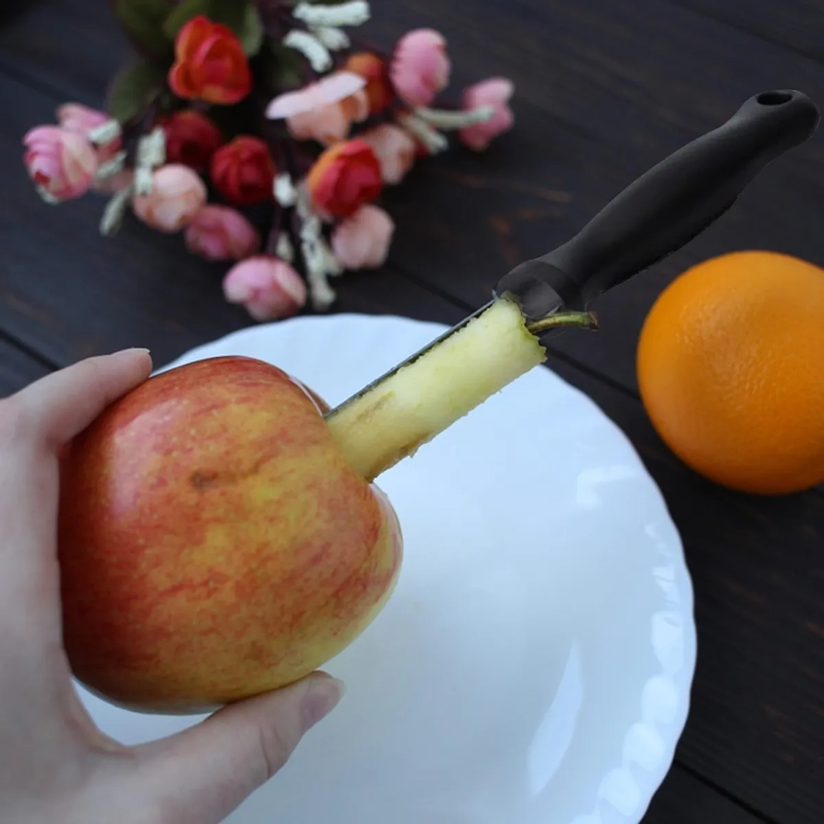 Cortador de Manzana OXO Good Grips: Acero Inoxidable de Alta Calidad, Diseño Ergonómico, Cuchillas Afiladas y Mango Antideslizante para un Corte Perfe