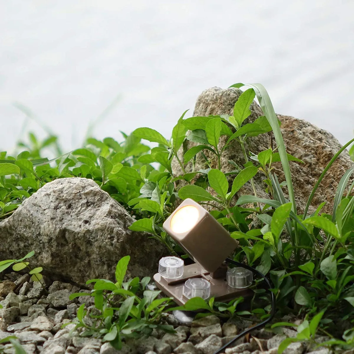 Foco Sumergible Solar LED Subacuático Blanco Cálido Sunlitec®️: Iluminación Exterior Eficiente y Decorativa para Albercas, Fuentes y Jardines - Modelo