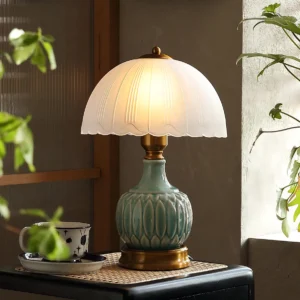Lámpara de Cerámica Clásica 'BellaLuna' para Sala y Recámara: Diseño Elegante, Luz Cálida, Base Resistente, Ideal para Decoración y Ambiente Acogedor