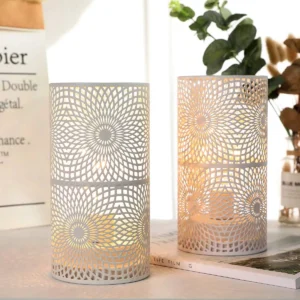 Ilumina tu Espacio con Elegancia: Juego de 2 Lámparas de Mesa Metal Blanco 'LuminaStyle' - Diseño Moderno, Luz Decorativa Cálida, Ideal para Recámara