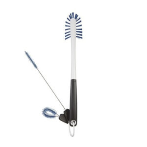 OXO Good Grips Juego de Limpieza para Botellas de Agua: Cepillos Versátiles para Limpieza Profunda, Incluye Cepillo Largo para Botellas Altas y Detall