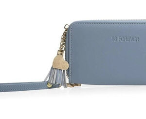Cartera Monedero 18 Forever Azul para Mujer: Elegancia y Organización. Cierre Seguro, Asa de Mano, Diseño con Dije de Corazón y Borla. Ideal para Tarj
