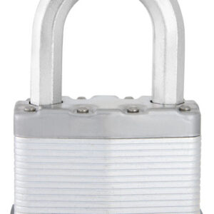 Candado de Seguridad Exterior MASTER LOCK M15EURDLF: 64mm, Arco Largo, Acero Aleado, Máxima Protección para Puertas y Portones, 4 Llaves, Garantía de