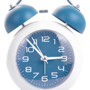 Despertador Análogo Doble Campana XM Azul 11.4cm: Diseño Retro, Sonido Potente, Luz Nocturna, Silencioso, Ideal para Mesita de Noche y Viajes. Requier