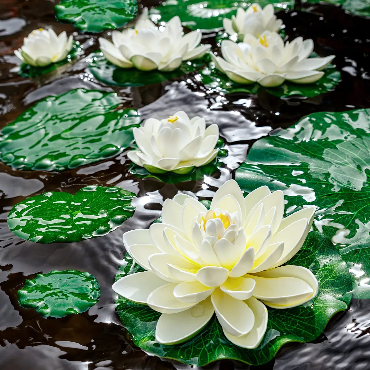 Almohadilla de Lirio Artificial para Estanques - Loto Blanco Decorativo Realista 9 Piezas - Embellece tu Jardín Acuático