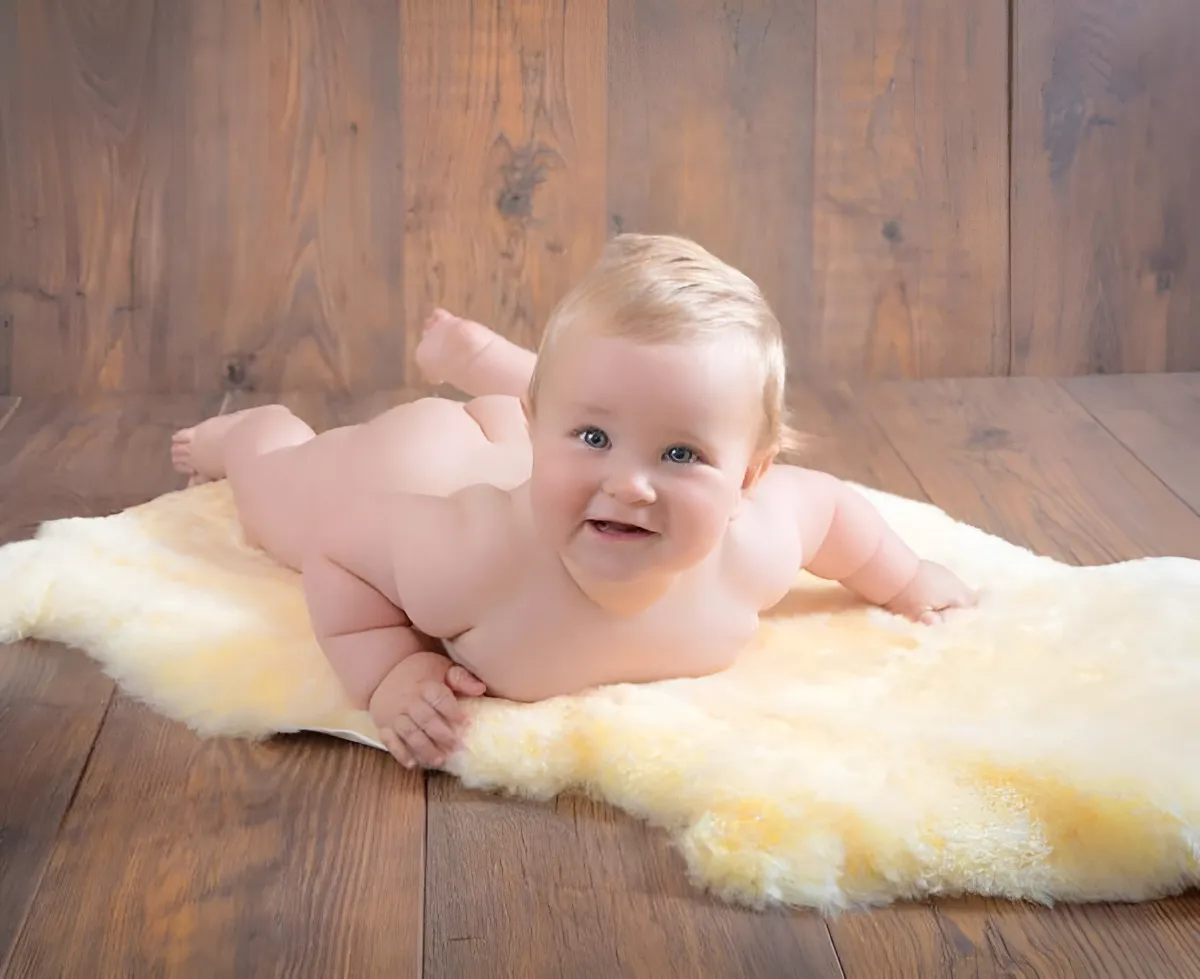 Alfombra Piel de Oveja Natural para Bebé | Manta Suave y Cálida | Beige Premium | Ideal para Cuna y Juegos